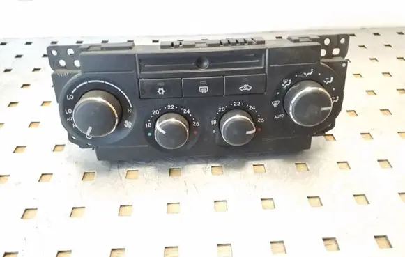 Chrysler 300 - 300C Climate control unit P55111031AE