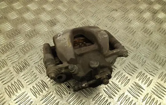 Mercedes-Benz CLA C118 X118 Front brake caliper L73025