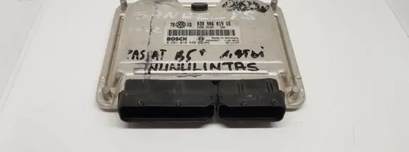 Volkswagen PASSAT B5 Engine control unit/module 038906019GGS 0281010940