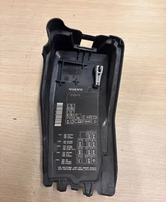 Volvo XC60 Fuse box cover 31300410