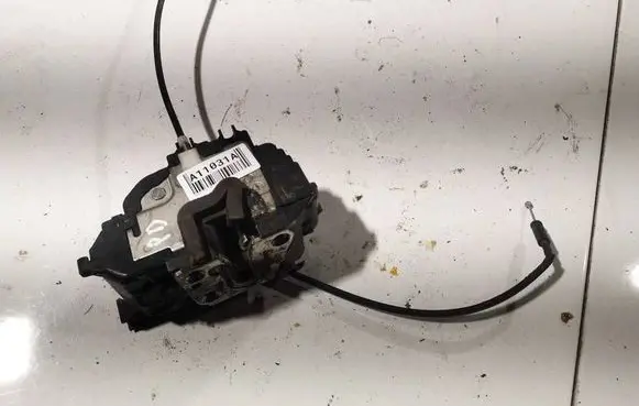 Renault Clio III Front door lock 