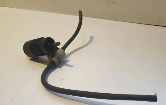 Volkswagen Caddy Windscreen/windshield washer pump