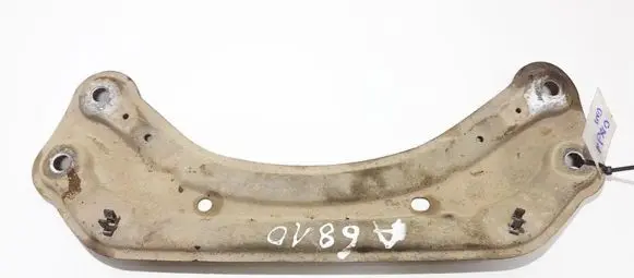 Engine mounting bracket