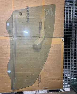 Chevrolet Aveo Front door window glass four-door