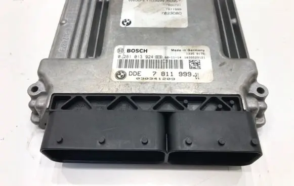 BMW X3 E83 Engine control unit/module ECU 7811999