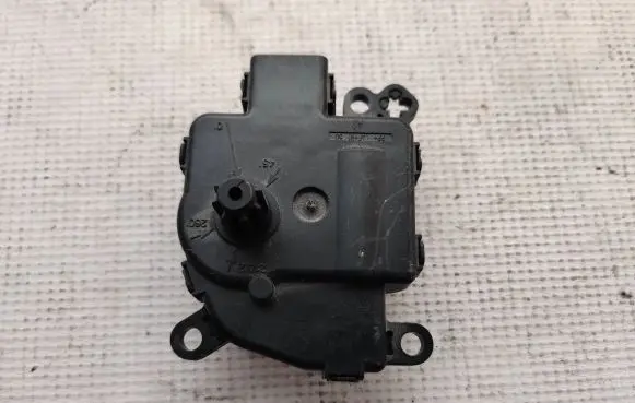 Ford Fusion II Air flap motor/actuator DG9H19E616CA