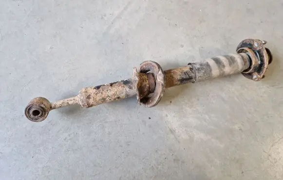 Toyota Hilux (AN10, AN20, AN30) Front shock absorber/damper