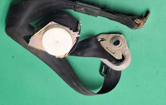 Volkswagen Caddy Rear seatbelt 2K0857811B