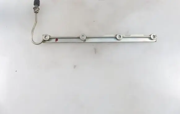Nissan Navara D22 Fuel injector supply line/pipe 