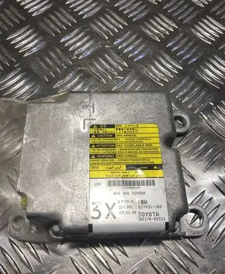 Toyota Avensis T270 Airbag control unit/module 8917005311 227631103