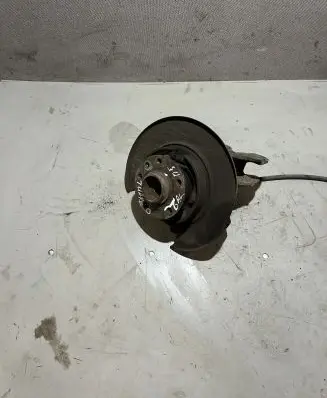 Volkswagen Touareg I Rear wheel hub
