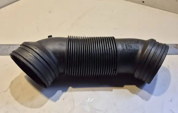 Skoda Octavia Mk2 (1Z) Air intake hose/pipe 1K0129684L