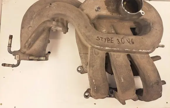 Jaguar S-Type Intake manifold XR8E9424AC