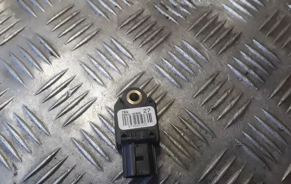 Toyota Auris 150 Airbag deployment crash/impact sensor 8983102060