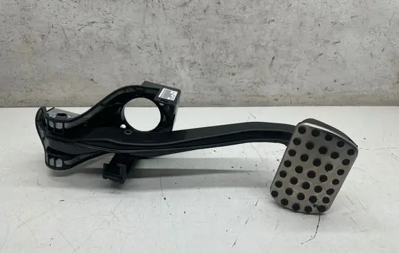 Mercedes-Benz CLS C218 AMG Brake pedal A2042902101 PP204290059 13154267