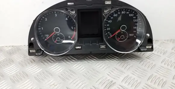 Volkswagen PASSAT B7 Speedometer (instrument cluster) 3AA920971A