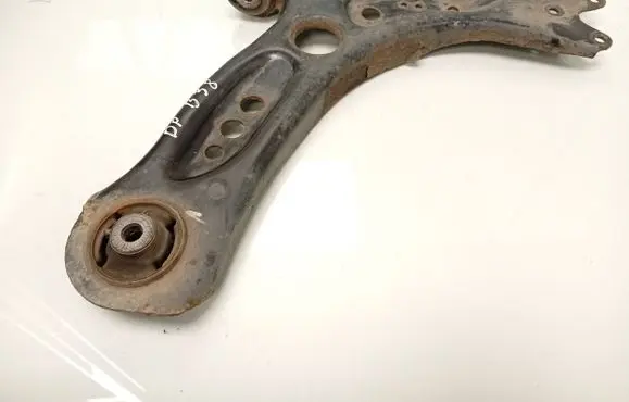 Seat Leon (5F) Front lower control arm/wishbone 5Q0407183E 5Q0407182