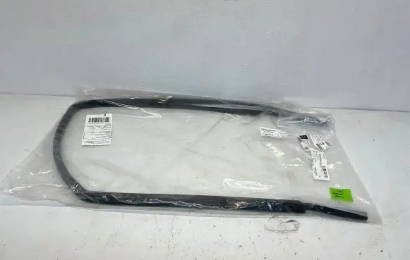 Mercedes-Benz Sprinter W907 W910 Rubber seal front coupe door window G13628566 2562283936 9107250500