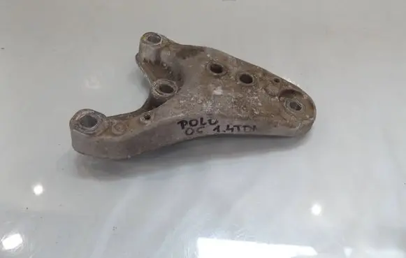 Volkswagen Polo IV 9N3 Engine mounting bracket 6Q0199185D