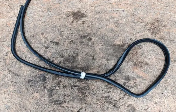 Dodge Journey Front door rubber seal 05076860 56646B
