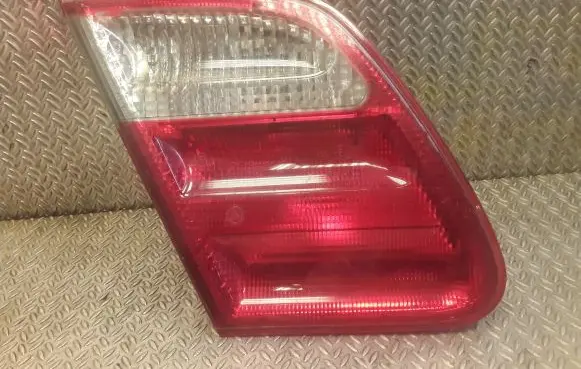 Tailgate rear/tail lights