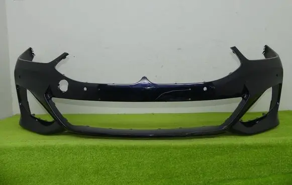 BMW 8 G15 Front bumper 8070558 51118070558
