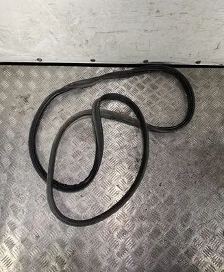 Suzuki Vitara (LY) Trunk rubber seal (body) 