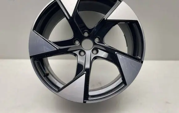 Volvo EX90 R22 alloy rim 32134889