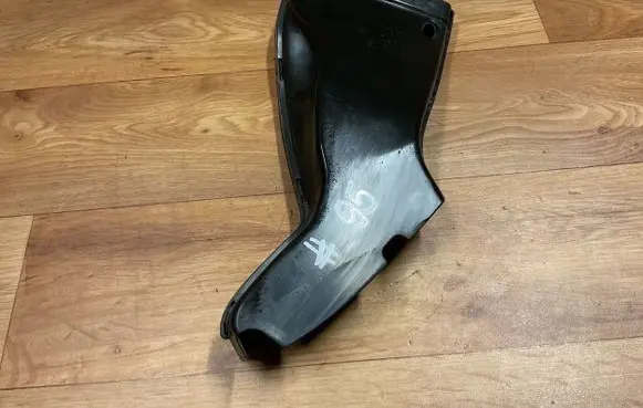 Audi A4 S4 B7 8E 8H Air intake duct part 8E0129618H