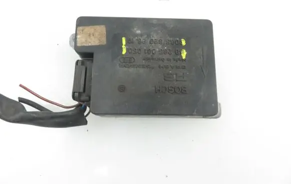 Mercedes-Benz E W124 Airbag deployment crash/impact sensor 0038200610 0285001050