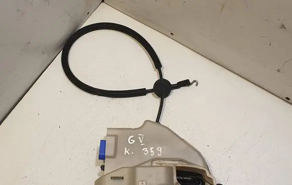 Volkswagen Golf V Front door lock 1K0837349