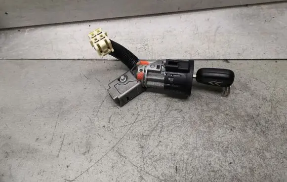 Peugeot 107 Ignition lock N0501477 73678312