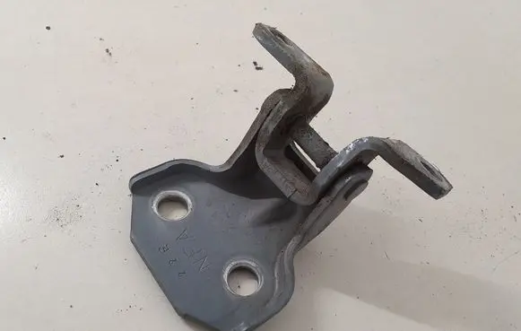 Subaru Forester SH Front door lower hinge 