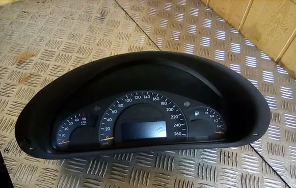 Mercedes-Benz C W203 Speedometer (instrument cluster) A2035401311