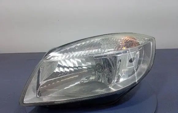 Skoda Fabia Mk2 (5J) Headlight/headlamp 