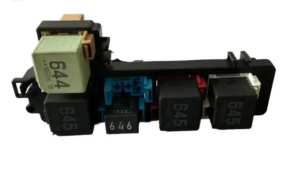 Volkswagen Golf VI Fuse module 1K2937503B