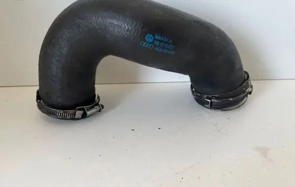 Audi Q7 4L Intercooler hose/pipe 7L6145972E