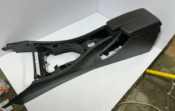 BMW 3 E90 E91 Center console