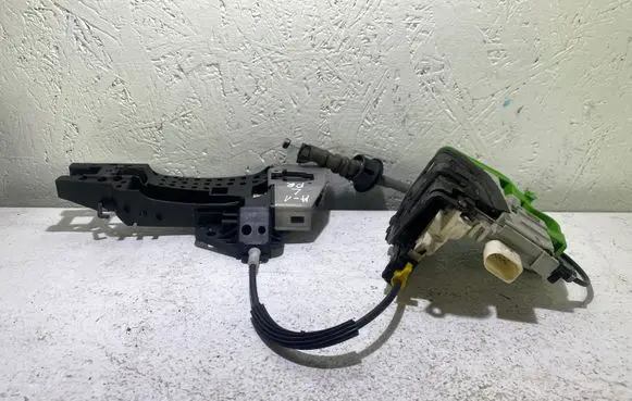 Audi A1 Front door lock 8X1837015