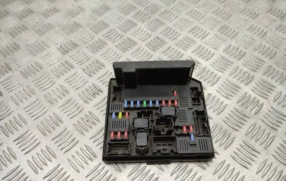Nissan Qashqai Fuse module 284B7JD02A
