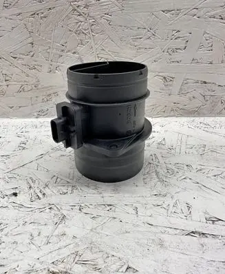 Volkswagen Golf VII Mass air flow meter F00C2G8010