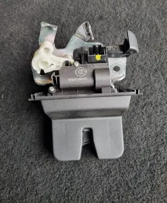 Loading door lock