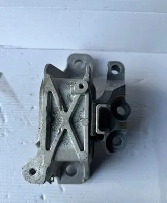 Ford Kuga III Engine mount bracket