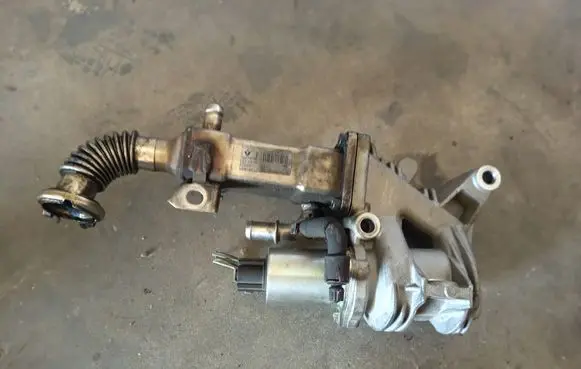 Renault Scenic II - Grand scenic II EGR valve cooler 8200463548 7284300800