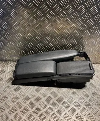 Mercedes-Benz C W204 Armrest 2046800639 A2046800639
