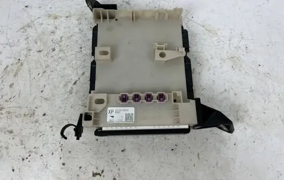 Toyota Mirai II Fuse module 82730-5A591