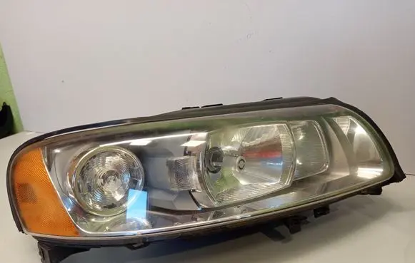 Volvo V70 Headlight/headlamp 30698848