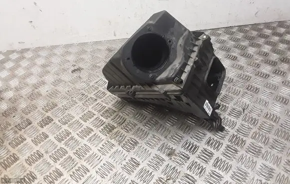 Jaguar XJ X351 Air filter box CX239A673AB