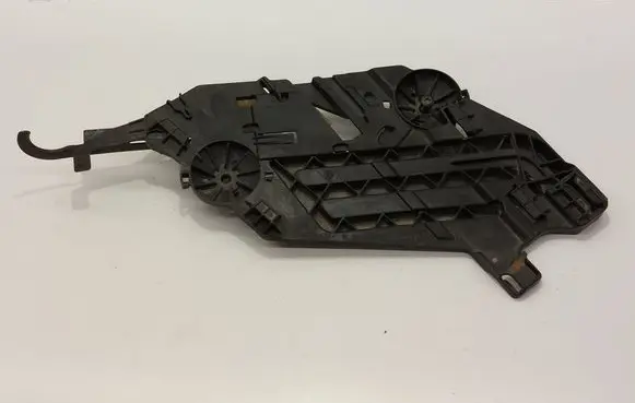 Skoda Octavia Mk2 (1Z) Headlight/headlamp mounting bracket 17031202RE 17035202