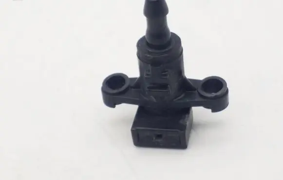 Windshield washer spray nozzle